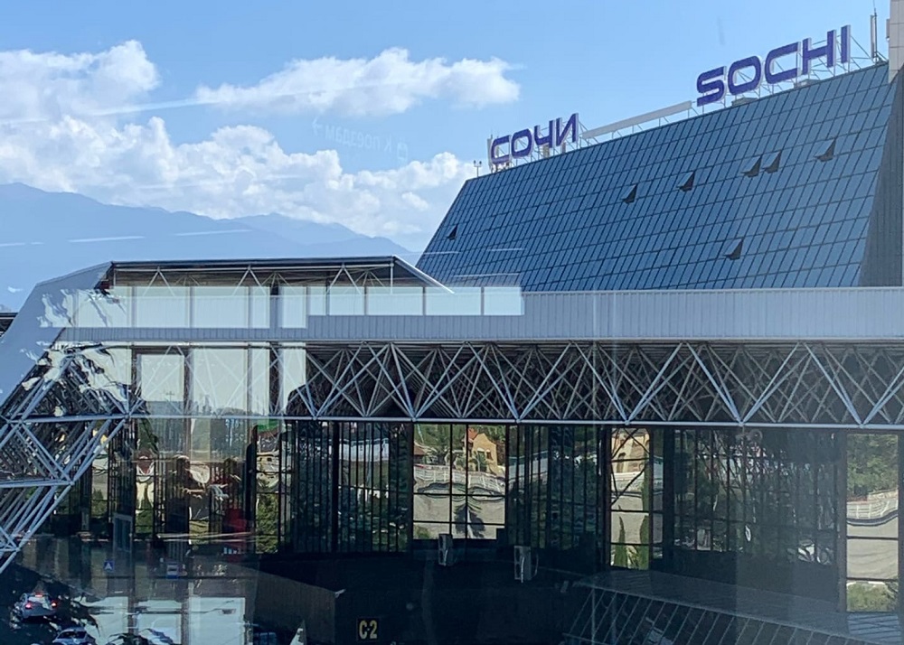 В экстренно приземлившемся самолете в Сочи скончалась пенсионерка