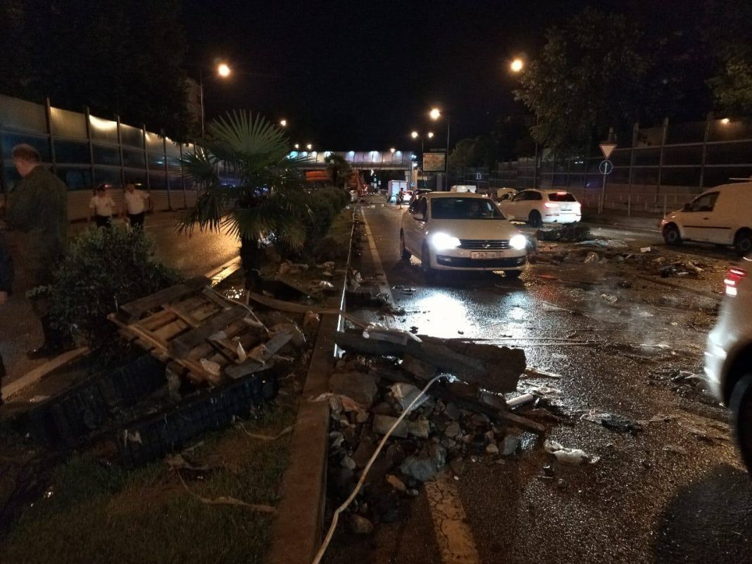 В сильнейшем потопе в Сочи погибла женщина