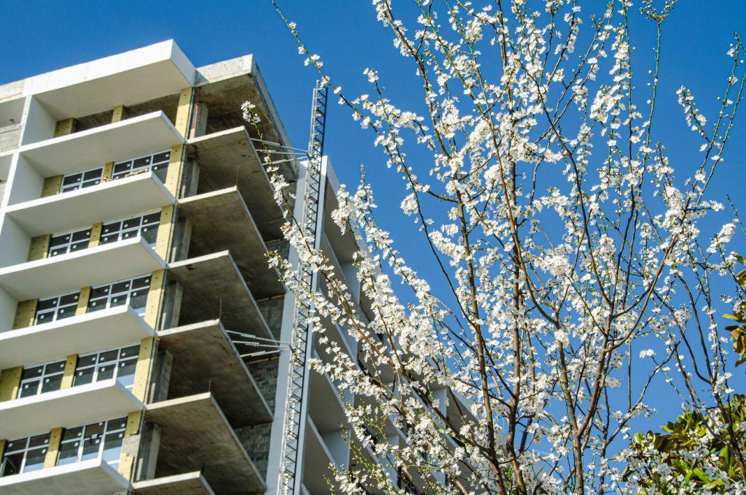 ВТБ с понедельника снизит ставку по ипотеке до 9,9%