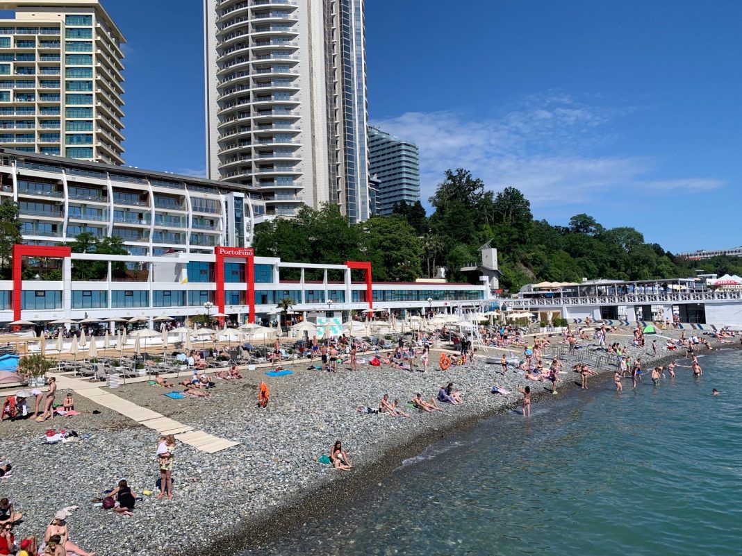 Пляжи Сочи признали безопасными