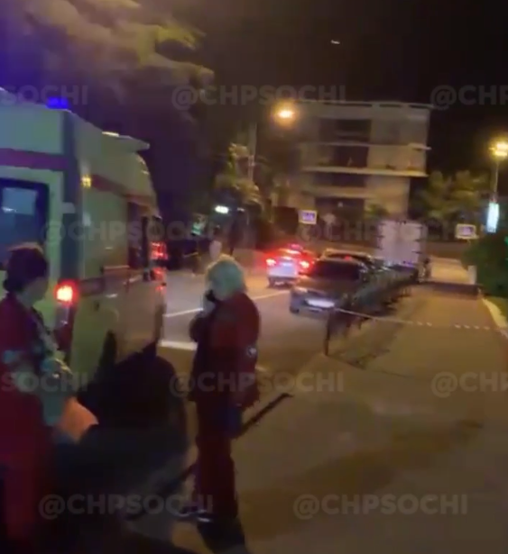 Мужчина разбился насмерть, упав с пятого этажа в Сочи