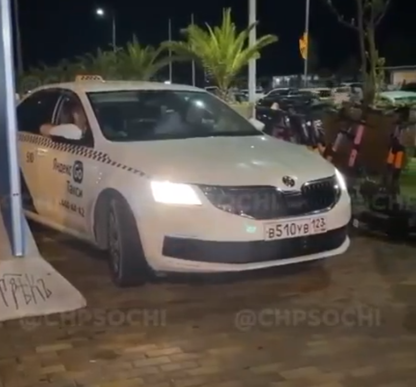 В Сочи наказали таксиста и его пассажира за нарушение ПДД