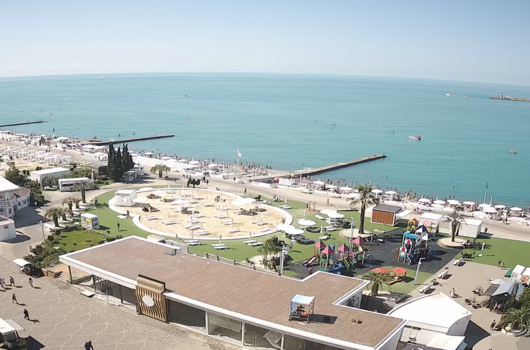 В Сочи проверили, как убраны пляжи после штормов и непогоды