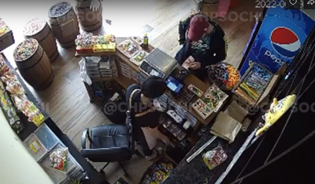Фокус не удался: попытка обмануть продавца в Сочи попала на видео