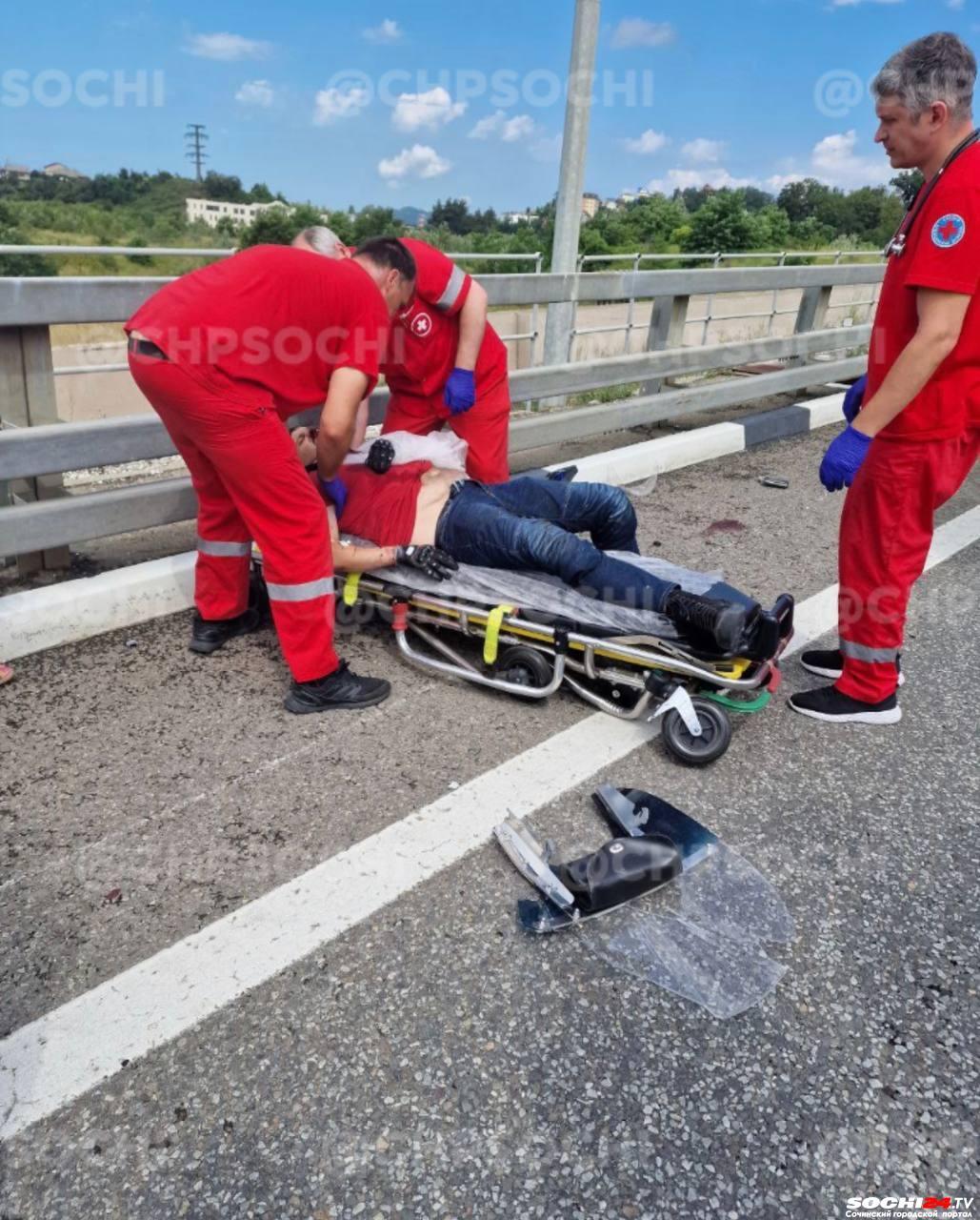 В Сочи произошла авария с участием мотоциклиста