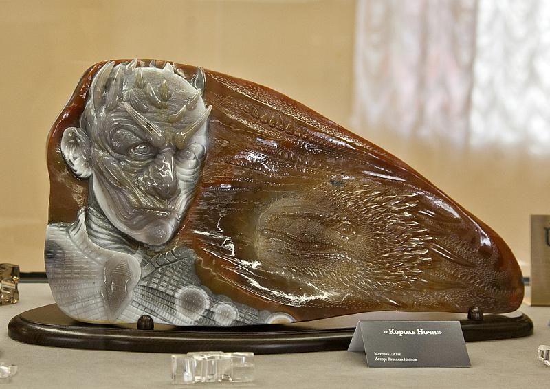 В Сочи открылась выставка бурятского кинорежиссера и камнерезов-ювелиров