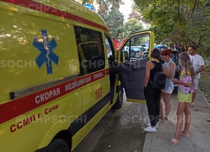 В Сочи двое детей угодили под колеса авто
