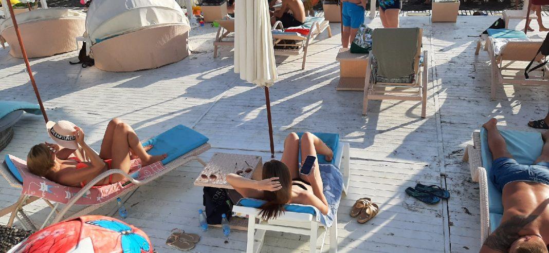 В Сочи начнут штрафовать нудистов, оголяющихся на центральных пляжах