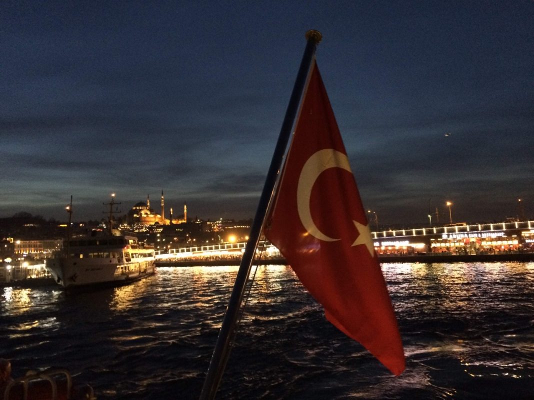 Не нужен нам берег турецкий: россияне стали реже отдыхать в стране кофе и султанов