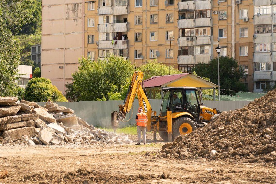 Мэр Сочи проинспектировал ход строительства спорткомплекса в Кудепсте