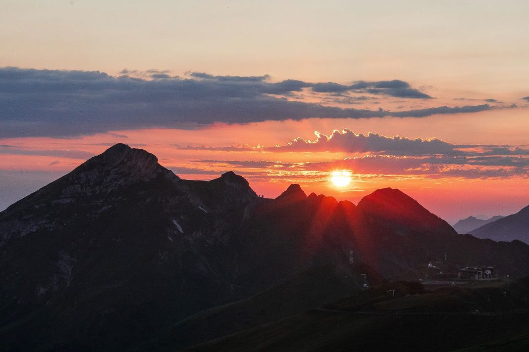 В горах Сочи можно загадать желание во время звездопада
