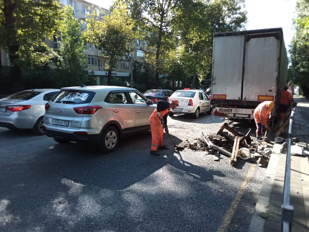 Жителям и гостям Сочи рассказали, где искать авто (телефоны горячих линий)