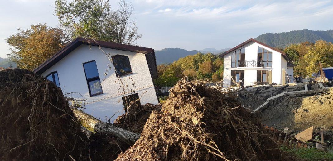 Разграблены и пустуют: что стало с элитными коттеджами в Сочи показали на видео