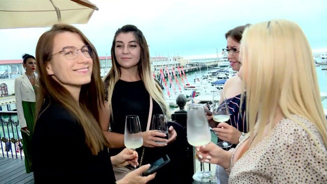 Новый ресторан открылся в историческом здании Морского вокзала Сочи