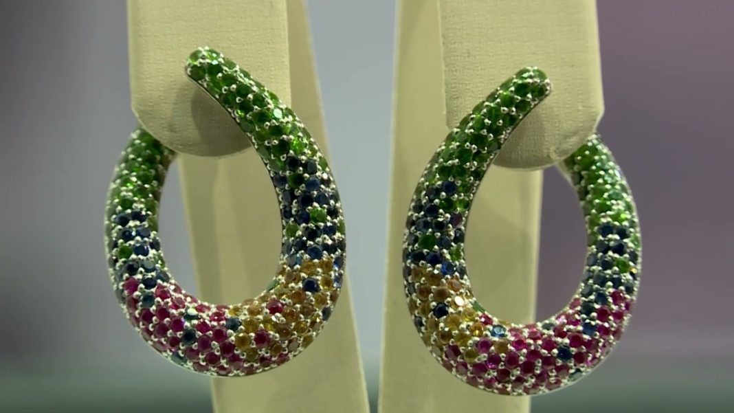 В Сочи привезли большую коллекцию розовых и желтых бриллиантов