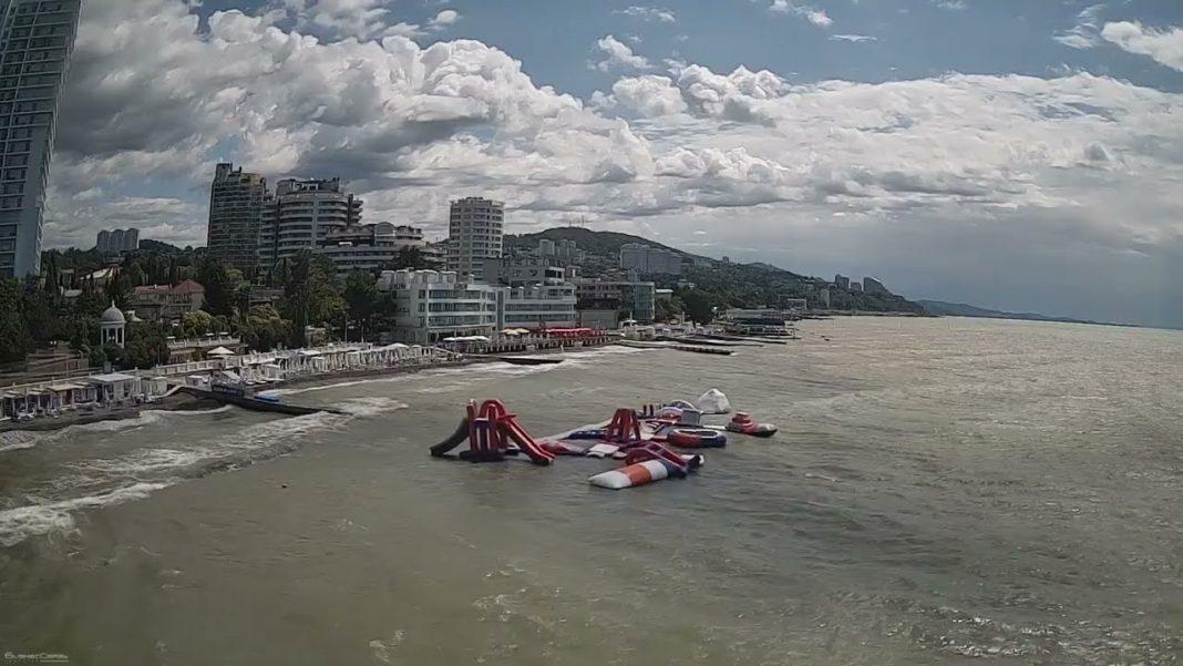 Губернатор Кубани посоветовал туристам держаться подальше от моря