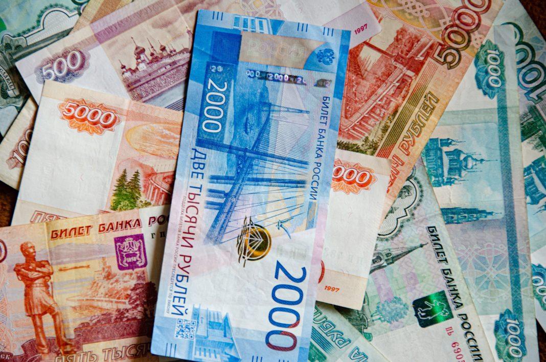 Новые «сторублёвки» попадут в руки россиян не скоро