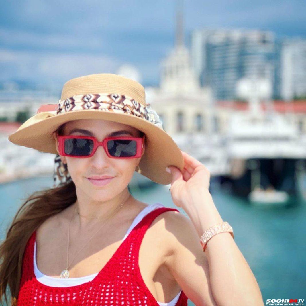 Татьяна Навка поделилась снимками, как наслаждается отдыхом в Сочи