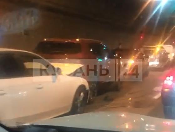 В Сочи собрался паровозик из 7 авто (Видео)