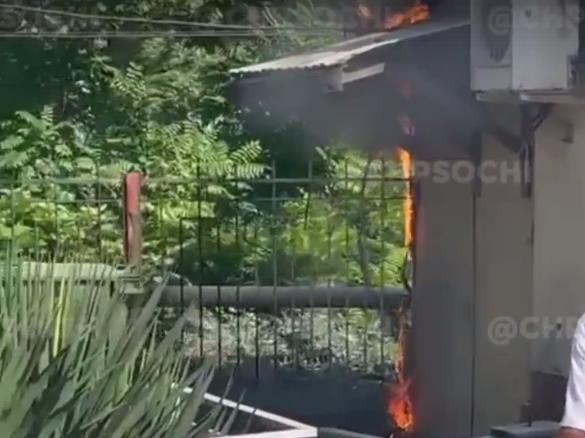 В Сочи чуть не сгорел магазин (Видео)