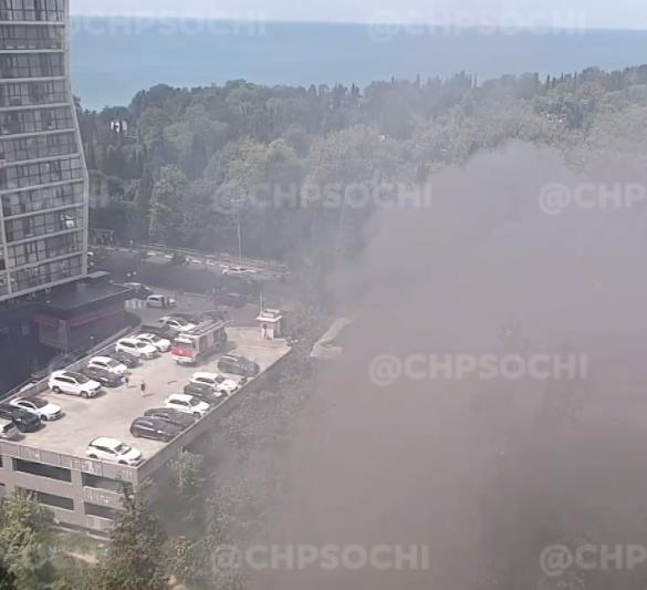 Черный дым переполошил жителей Сочи (Видео)