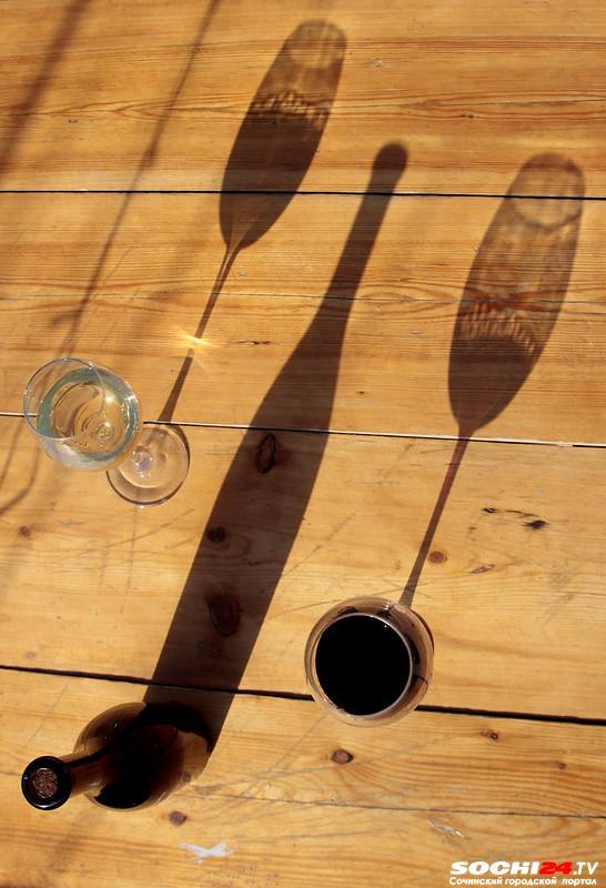 Россияне активно спиваются: в стране продается больше водки