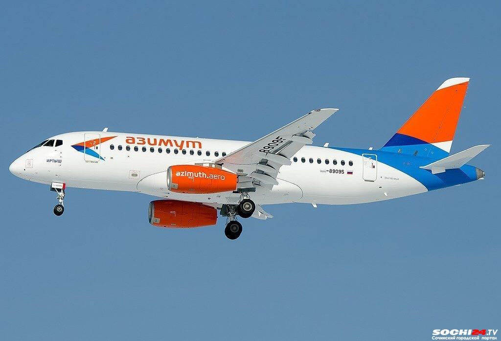 В небе над Сочи самолёт сжигает топливо и готовится к экстренной посадке