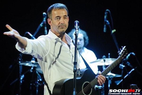 В Сочи состоялась серия бесплатных концертов Дмитрия Певцова