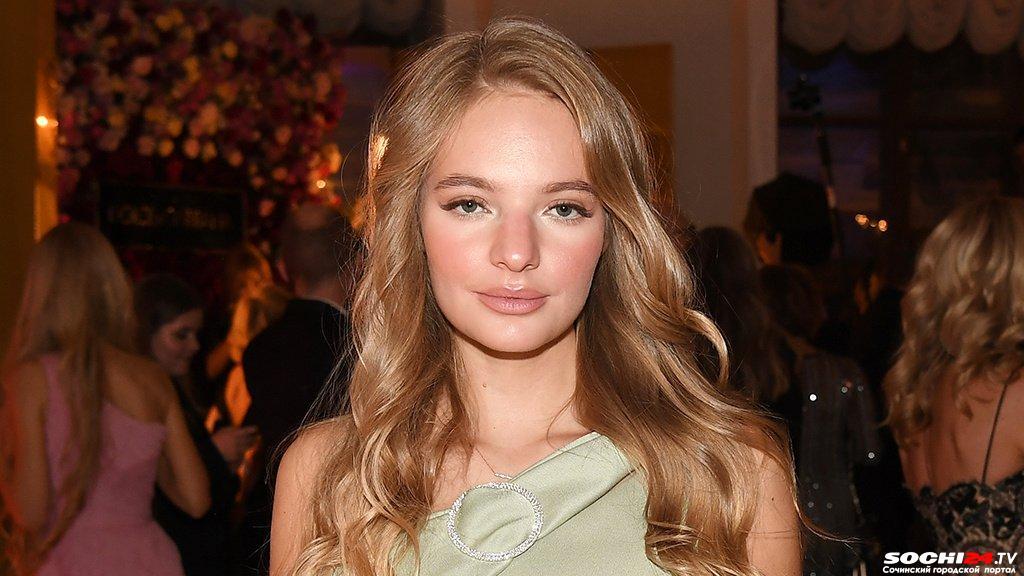 У дочери пресс-секретаря президента мошенники похитили деньги с карт