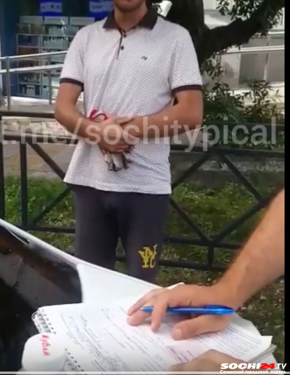 Они там все перегрелись? Странного мужчину оштрафовали в Сочи