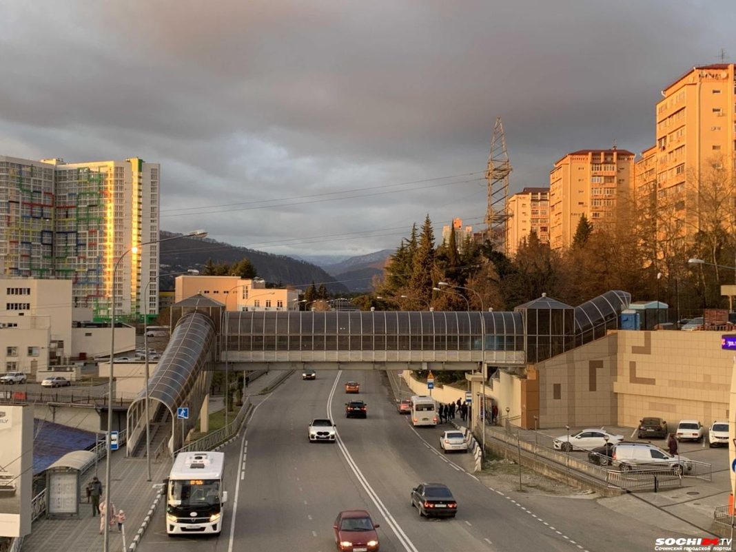 В Сочи малоимущей семье помогли получить коммунальную квартиру