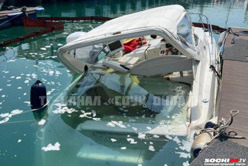 В Морпорту Сочи затонула частная яхта
