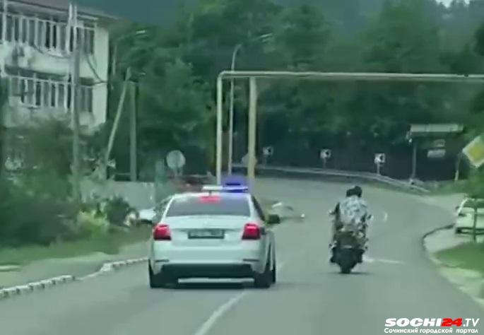 Полиция Сочи устроила погоню за пьяным мотоциклистом