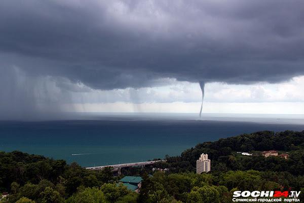 В Сочи возможно формирование смерчей над морем