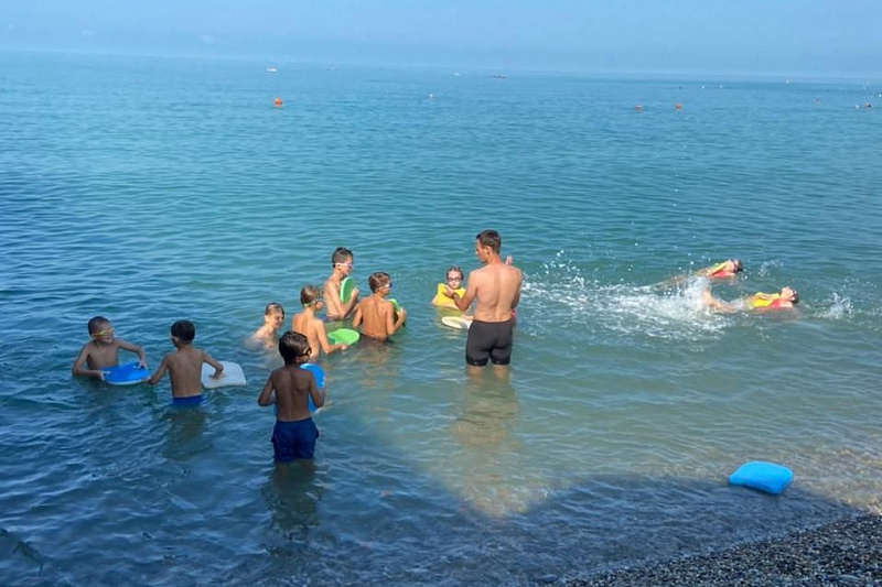 Детей в Сочи бесплатно учат плавать