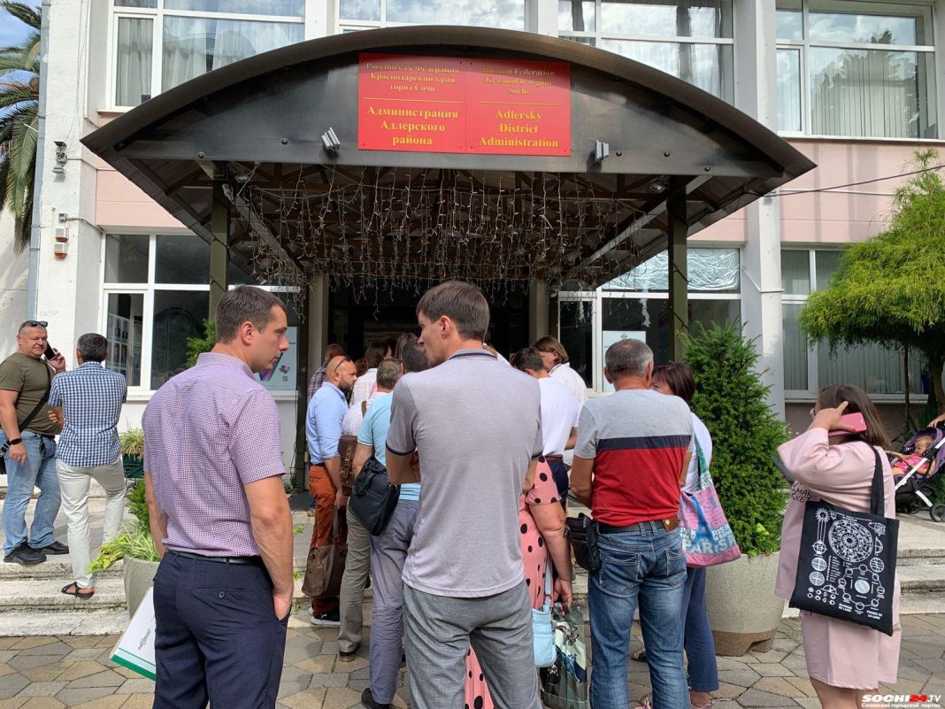 В Сочи более 140 человек могут остаться без земли. В чем причина?