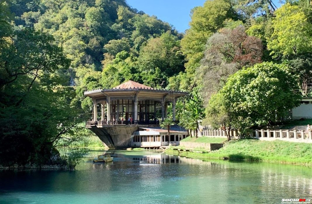 Россиянин рассказал, как в Абхазии розовые очки разбились вдребезги