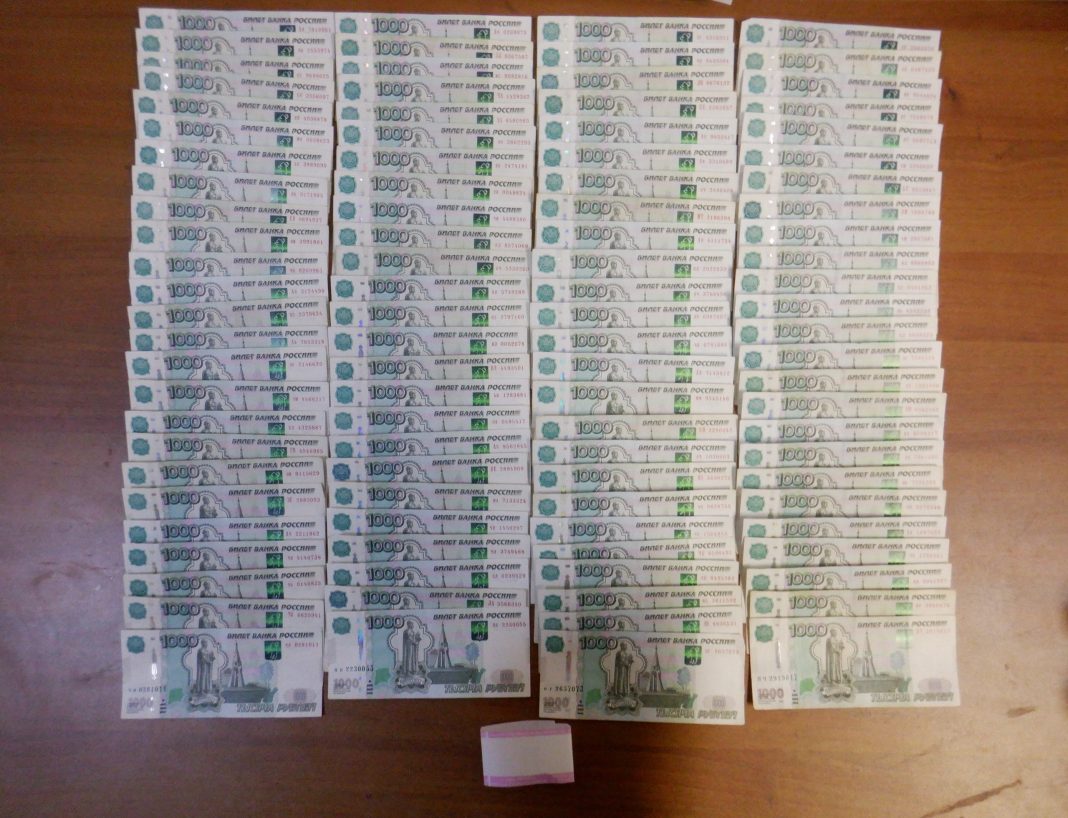 В Сочи на границе у мужчины отобрали почти 500 тысяч рублей