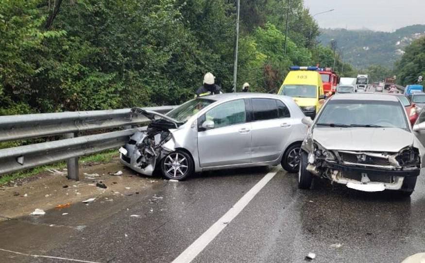 В Сочи водитель выехал на встречку и подверг опасности жизнь ребёнка (Видео)