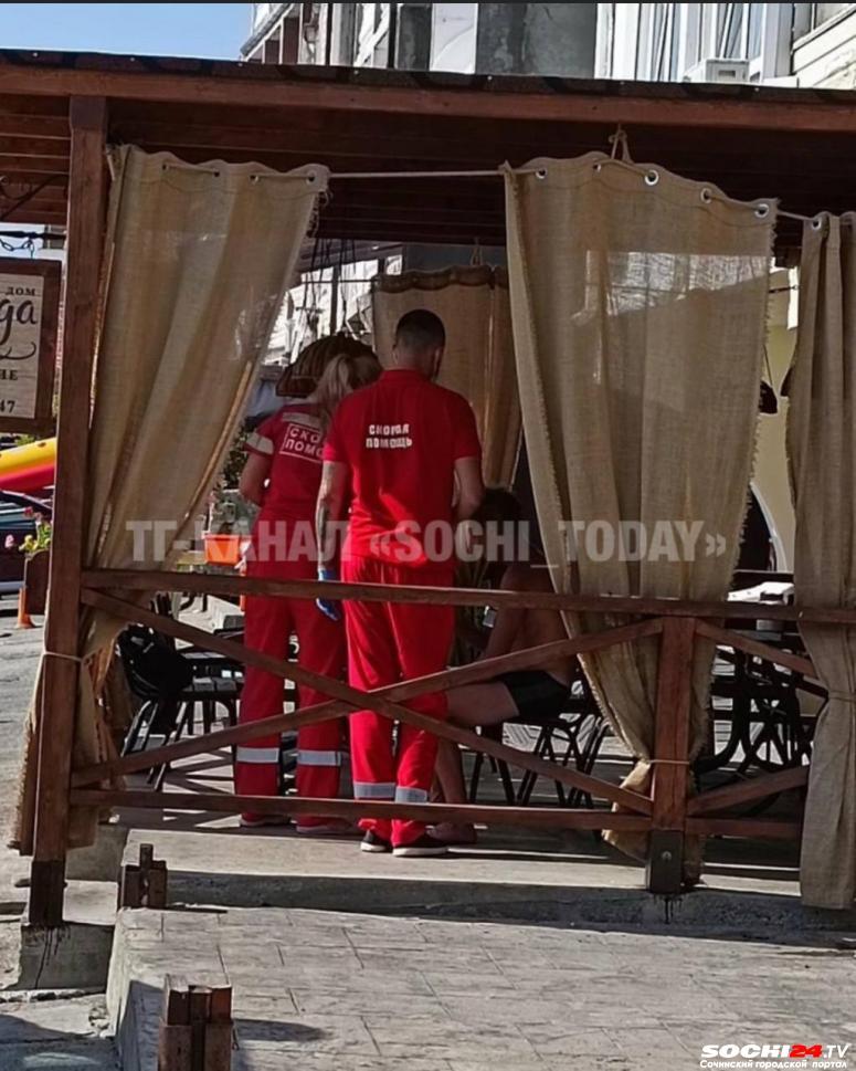 Пока муж спал, жена вкусила запретный плод с его другом на пляже в Сочи