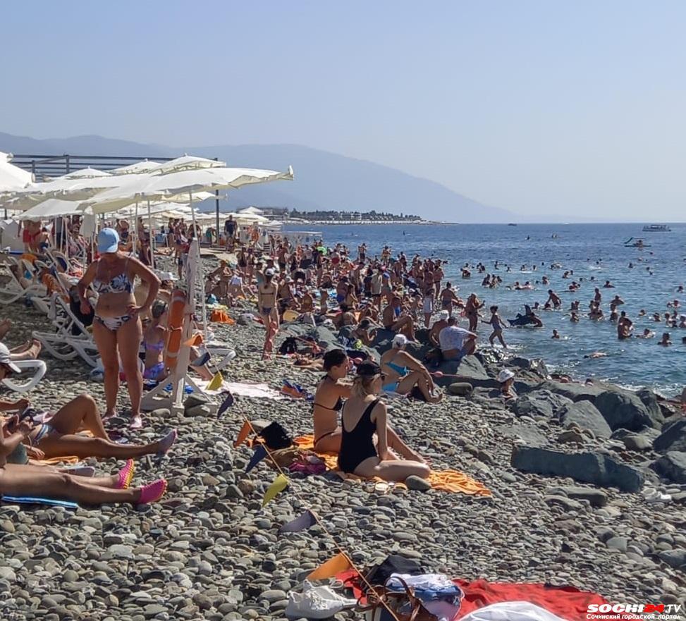 Товарищи, пропустите в море: турист надеялся на опустевшие пляжи в сентябре в Сочи, но был поражен