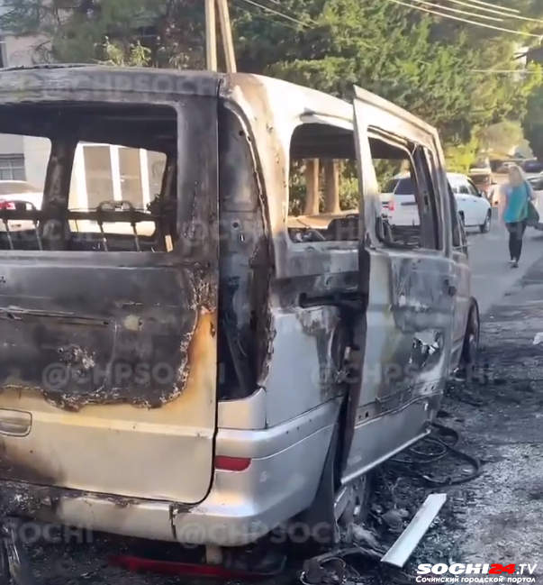 В Сочи на ходу вспыхнул автомобиль