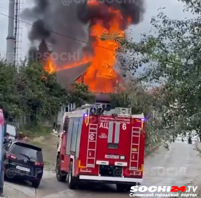 В Сочи сгорел частный особняк