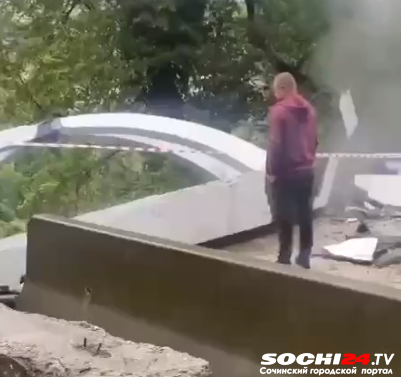 В Сочи провалилась остановка-монумент Зураба Церетели