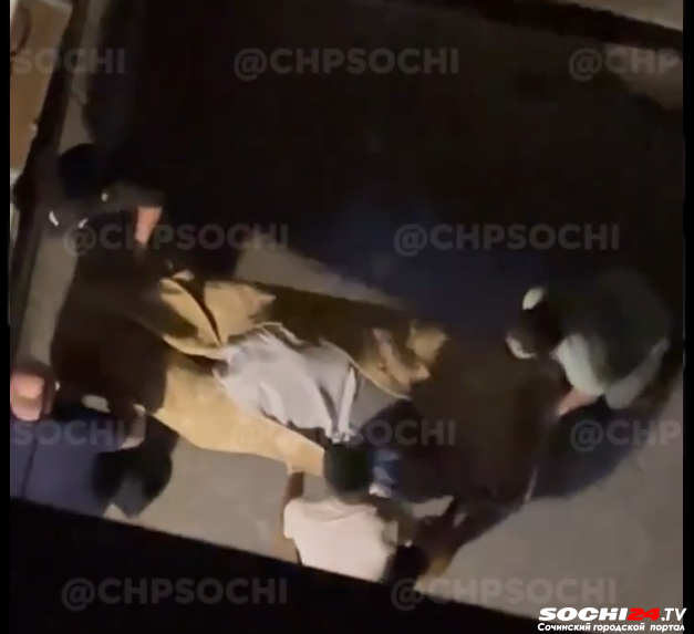 Соседи жаловались на запах: в Сочи в квартире обнаружили труп