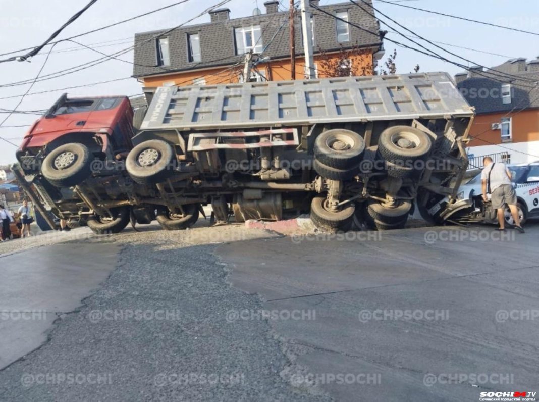 В Сочи грузовик устроил жителям одной из улиц «темную»