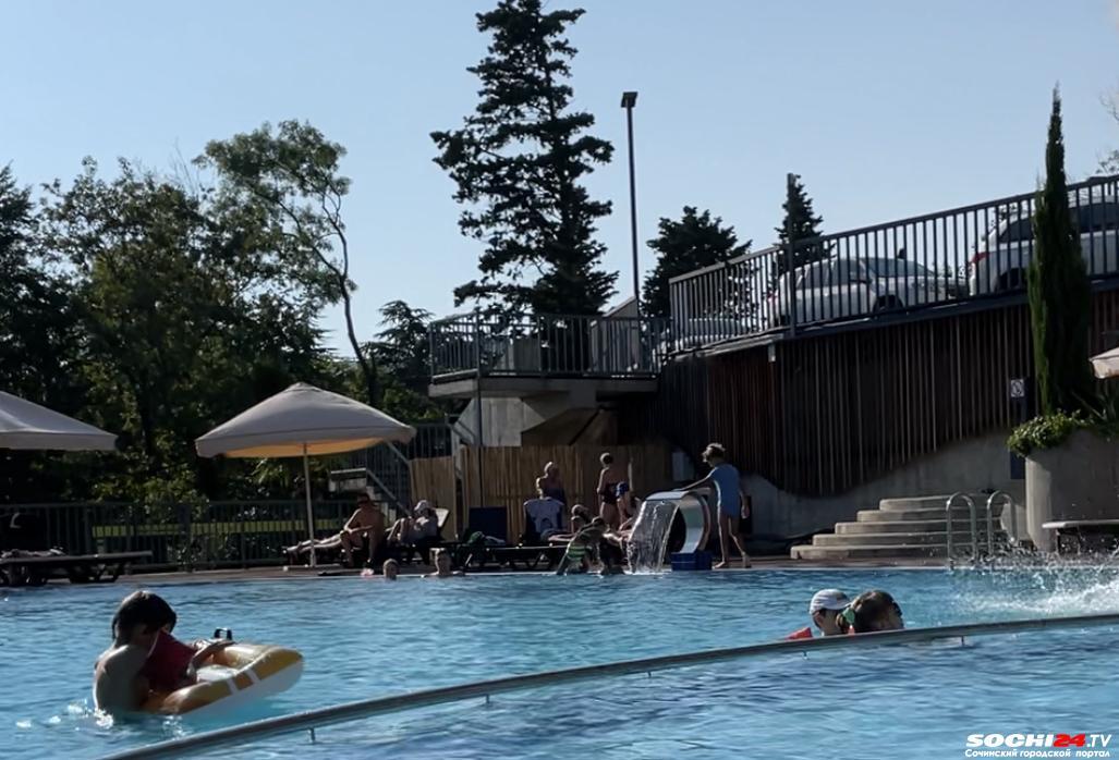 Вся страна переоделась в куртки, но только не Сочи: синоптики обещают продлить лето