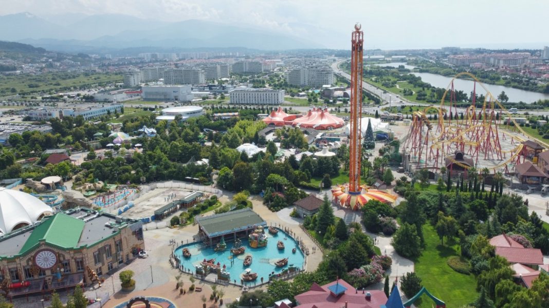 В Сочи Парке демонтируют выставку гигантских песчаных скульптур