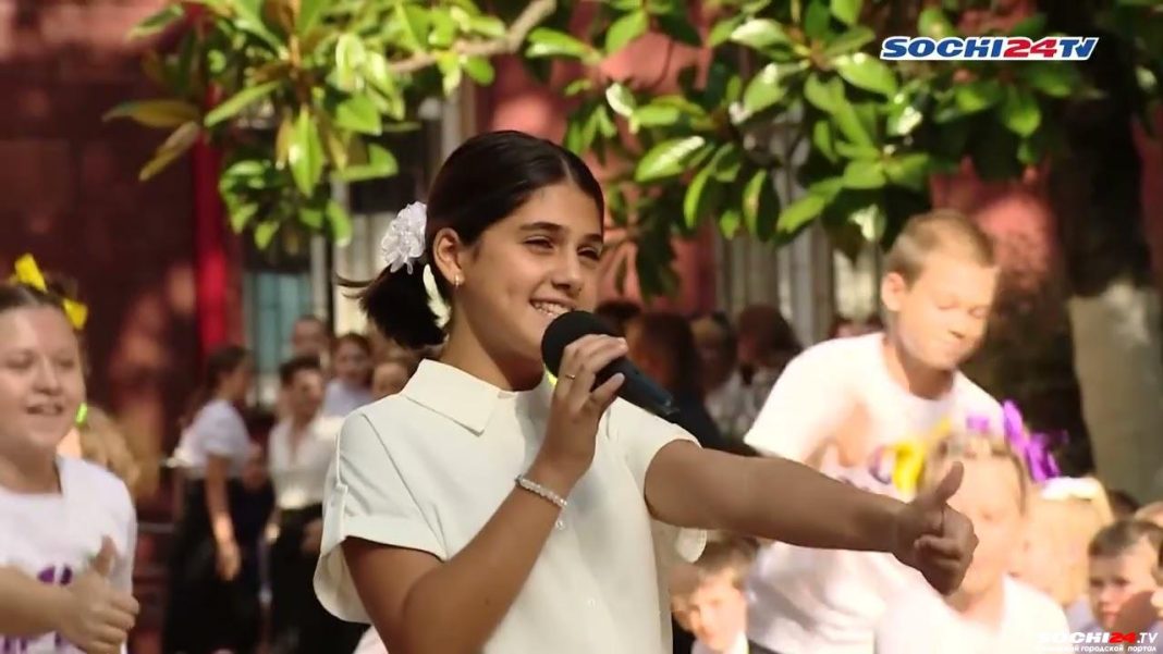 Краевая прокуратура передала подарки ученикам сочинской школы