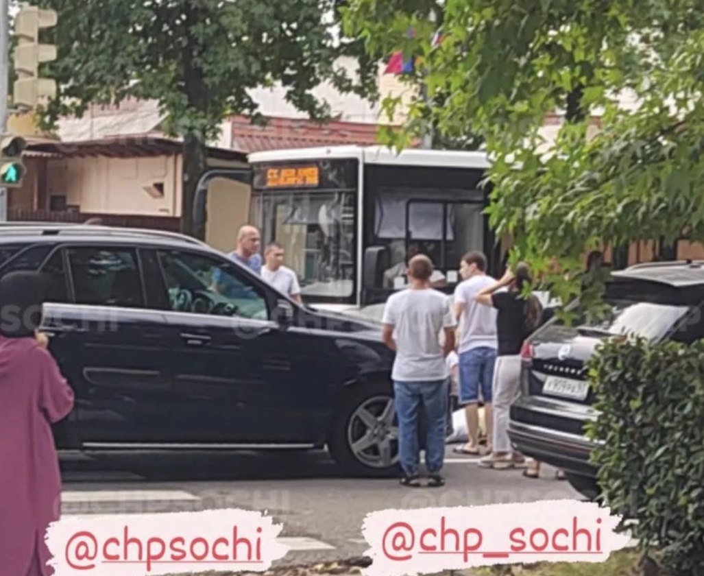 В Сочи сбили пешехода на «зебре»